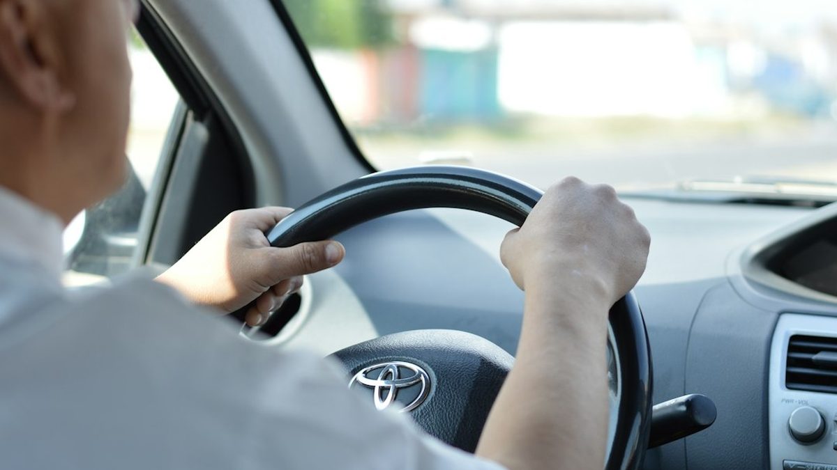 Die finanzielle Hürde der ersten Fahrt: Warum Fahranfänger bei der Kfz-Versicherung unter Druck stehen