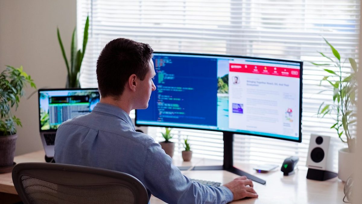 Digitale Transformation im Vertrieb: Warum Versicherungsmakler trotz KI eine Zukunft haben