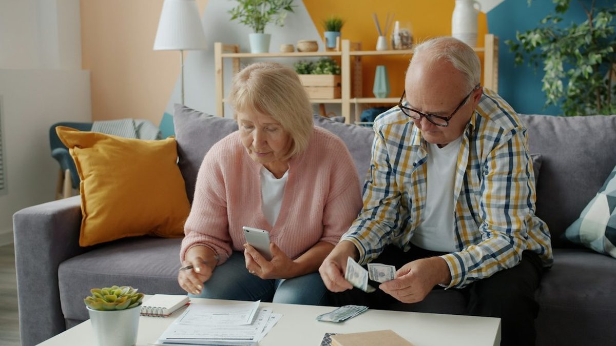 Finanzielle Vorsorge im Alter: Wie Rentner ihr Erspartes systematisch entnehmen